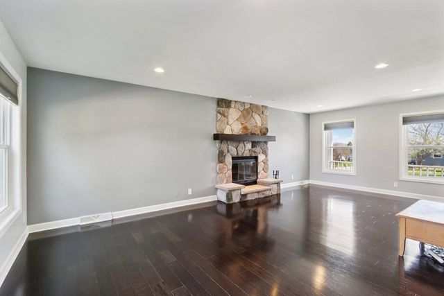 1720 Erin LANE, Waukesha, WI 53188