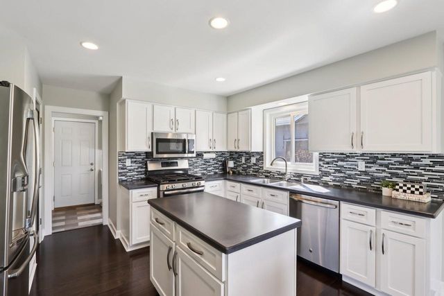 1720 Erin LANE, Waukesha, WI 53188
