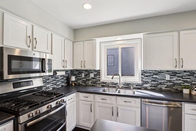 1720 Erin LANE, Waukesha, WI 53188
