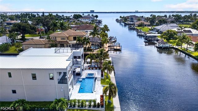 5362 Mayfair CT, Cape Coral, FL 33904