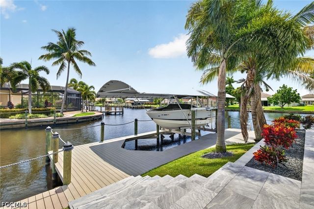 5362 Mayfair CT, Cape Coral, FL 33904