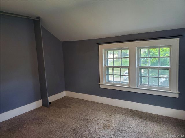 358 W Iroquois Road, Pontiac, MI 48341