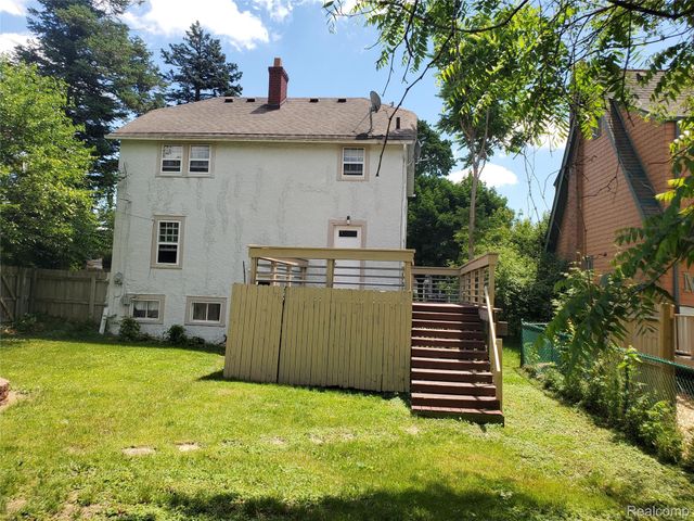 358 W Iroquois Road, Pontiac, MI 48341