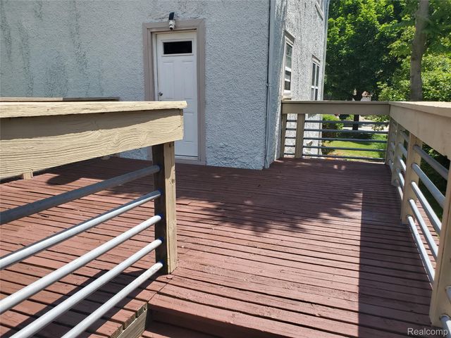 358 W Iroquois Road, Pontiac, MI 48341