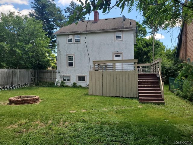 358 W Iroquois Road, Pontiac, MI 48341