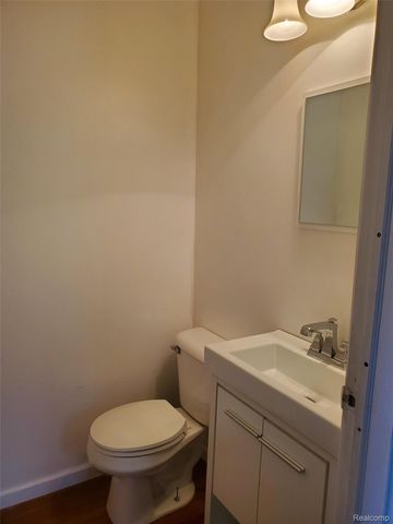 358 W Iroquois Road, Pontiac, MI 48341