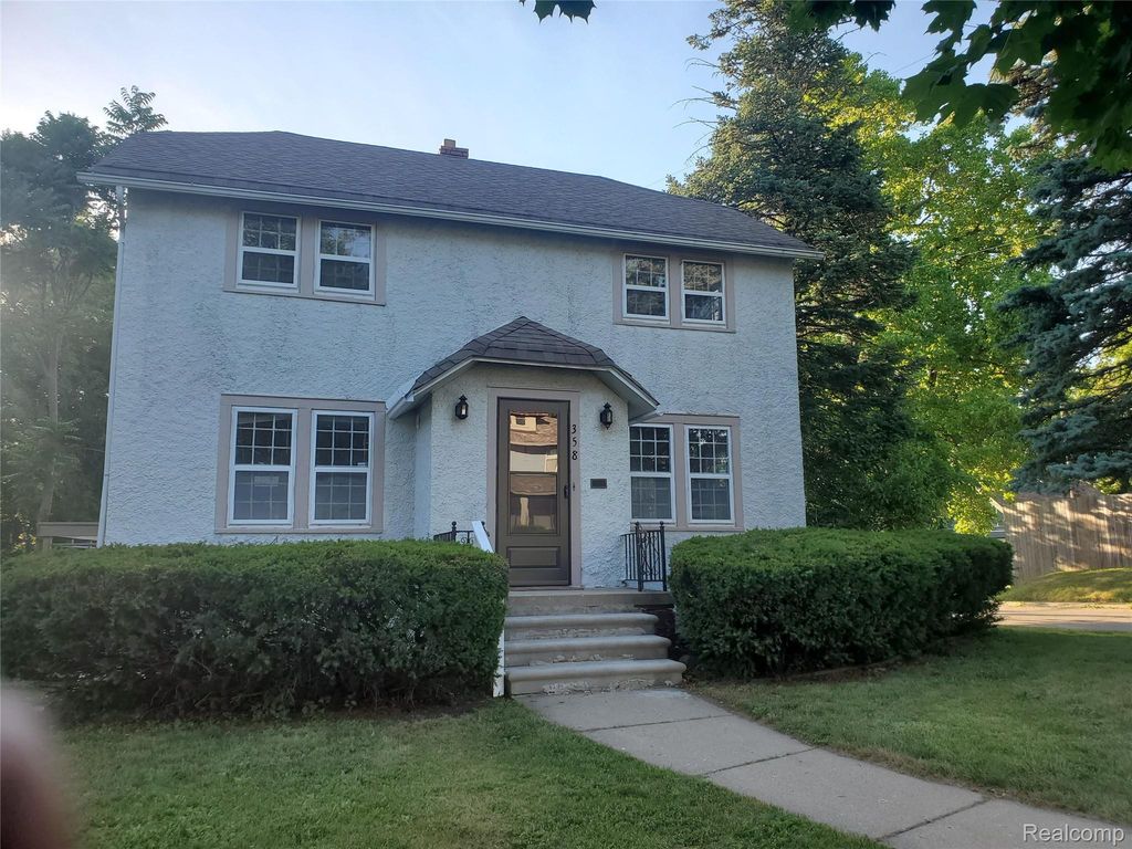 358 W Iroquois Road, Pontiac, MI 48341