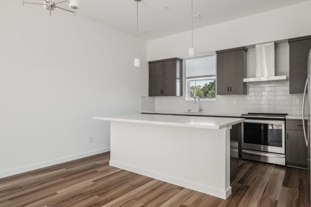 3332 S St, Sacramento, CA 95816