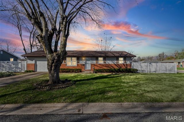 200 Utah Place, Bethalto, IL 62010