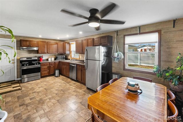 200 Utah Place, Bethalto, IL 62010