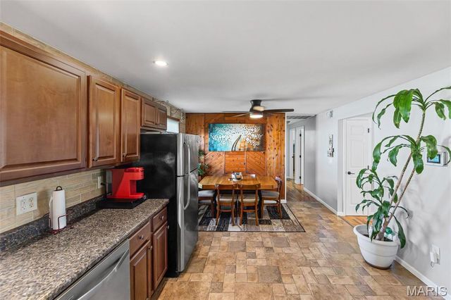 200 Utah Place, Bethalto, IL 62010