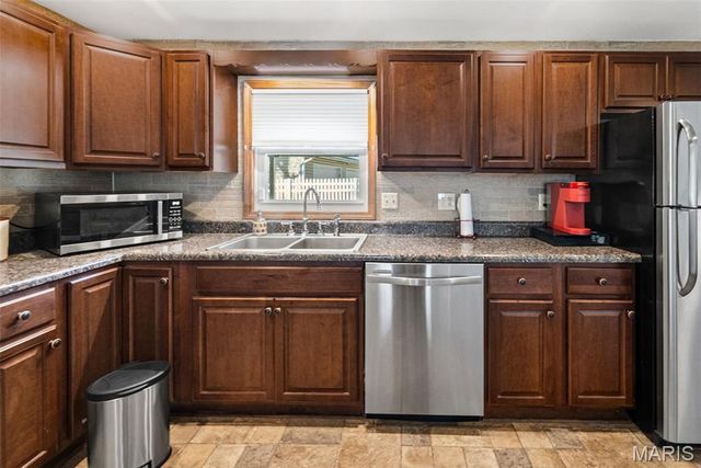 200 Utah Place, Bethalto, IL 62010