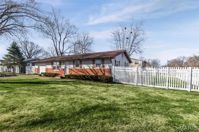 200 Utah Place, Bethalto, IL 62010