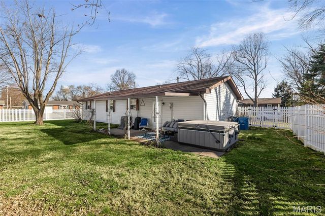 200 Utah Place, Bethalto, IL 62010