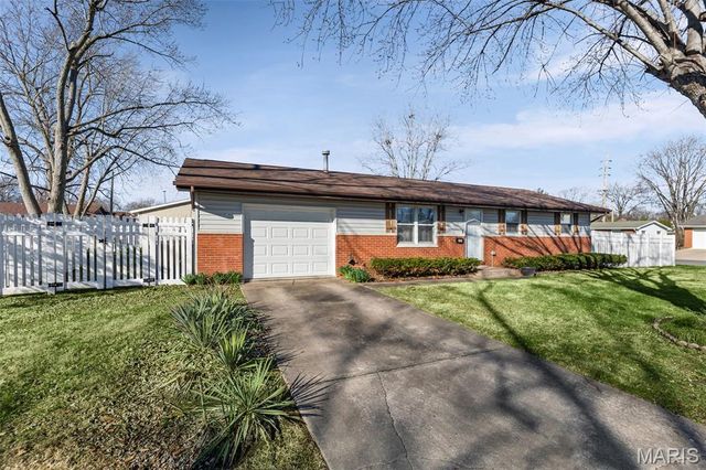 200 Utah Place, Bethalto, IL 62010