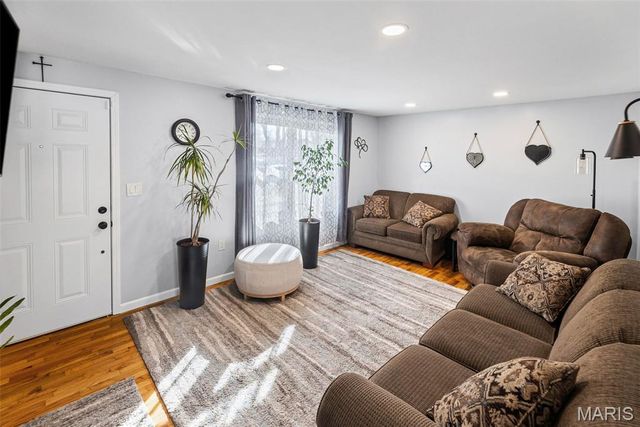 200 Utah Place, Bethalto, IL 62010