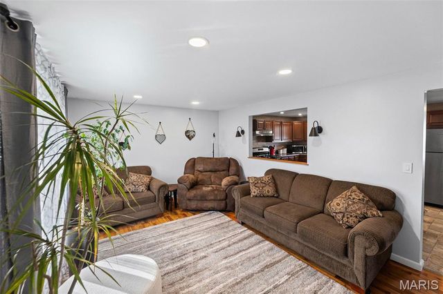 200 Utah Place, Bethalto, IL 62010