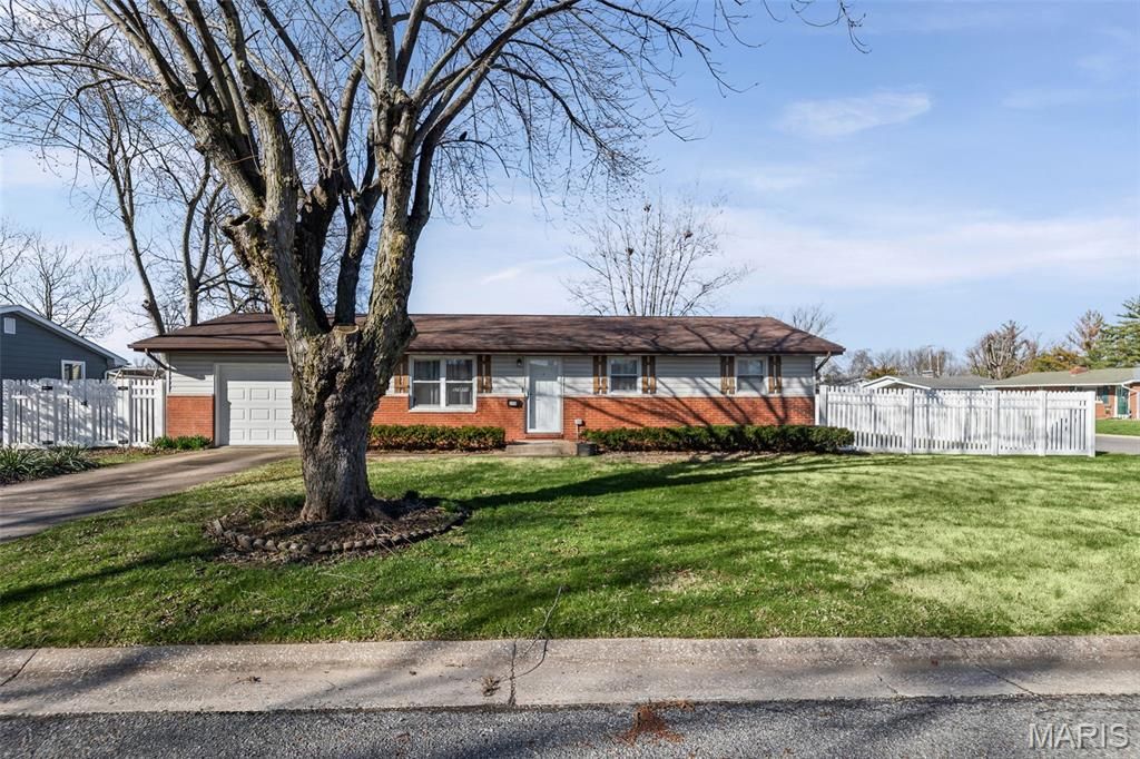 200 Utah Place, Bethalto, IL 62010