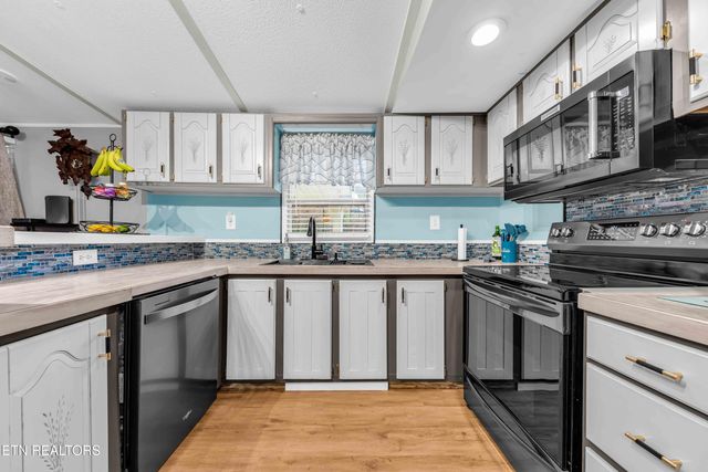 145 Pine Crest Drive, Maynardville, TN 37807