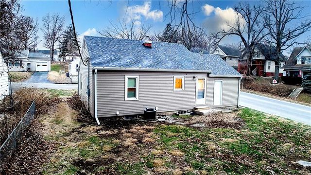 2201 Monterey Drive, St Joseph, MO 64507