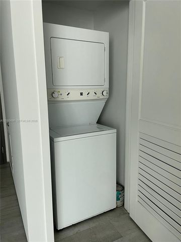 1080 Brickell Av 2209, Miami, FL 33131