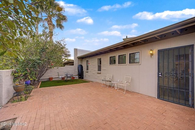 7402 E Wandering Road, Tucson, AZ 85750