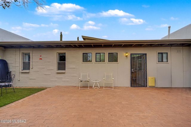 7402 E Wandering Road, Tucson, AZ 85750