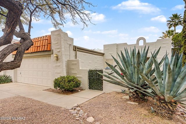 7402 E Wandering Road, Tucson, AZ 85750