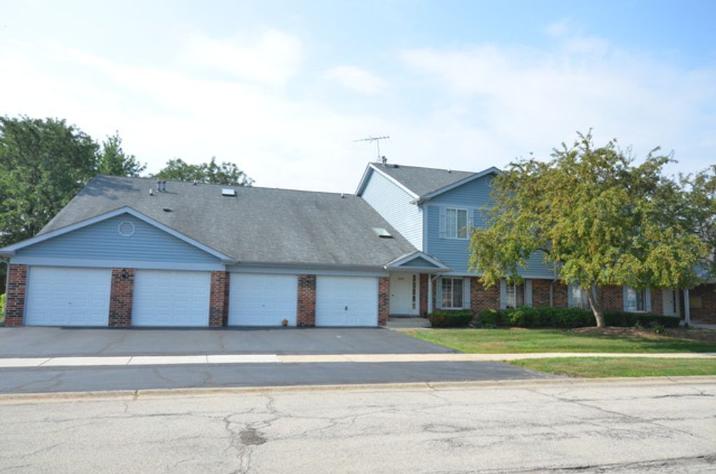 1661 Commodore Court 3, Schaumburg, IL 60193