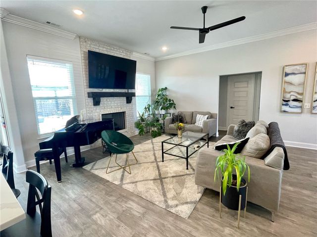 2014 W Chandler Avenue, Rogers, AR 72758