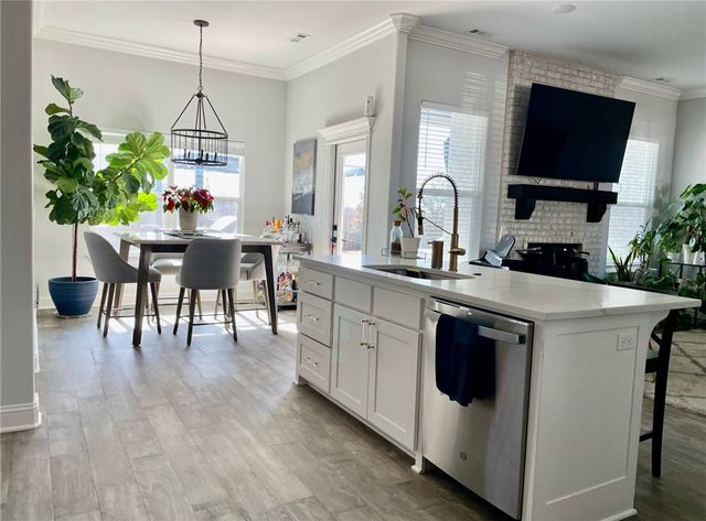 2014 W Chandler Avenue, Rogers, AR 72758