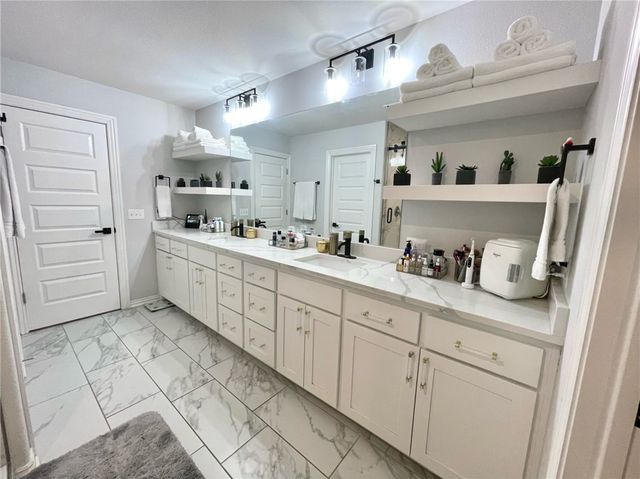 2014 W Chandler Avenue, Rogers, AR 72758