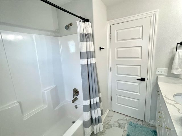 2014 W Chandler Avenue, Rogers, AR 72758