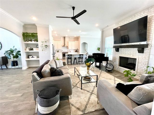 2014 W Chandler Avenue, Rogers, AR 72758