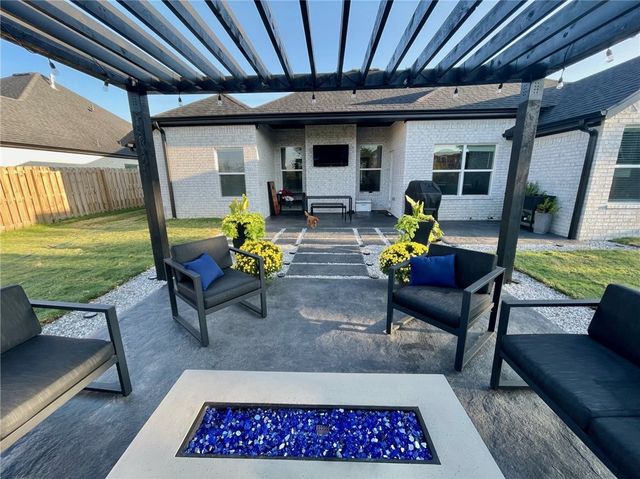 2014 W Chandler Avenue, Rogers, AR 72758