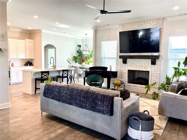 2014 W Chandler Avenue, Rogers, AR 72758