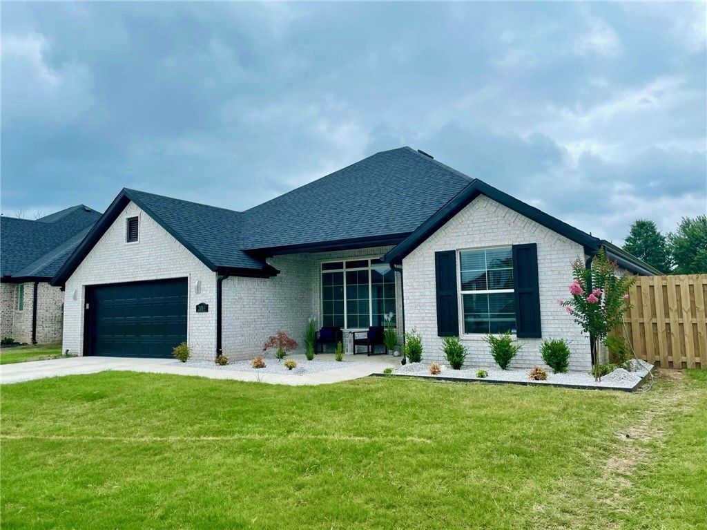 2014 W Chandler Avenue, Rogers, AR 72758