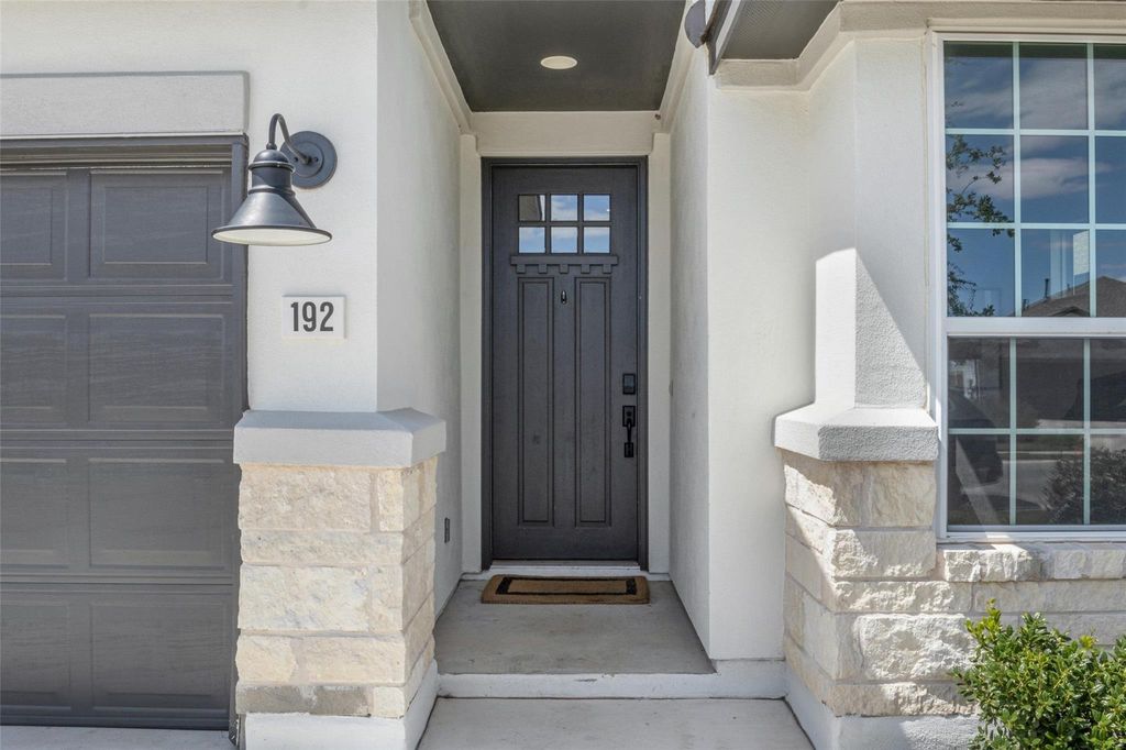 192 Yarbrough DR, Dripping Springs, TX 78620