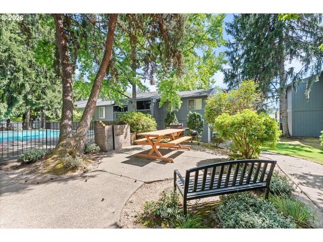 650 Sw MEADOW Dr 117, Beaverton, OR 97006