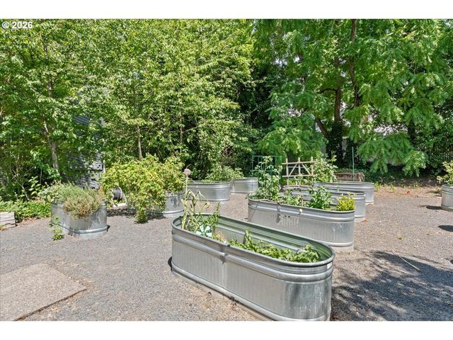 650 Sw MEADOW Dr 117, Beaverton, OR 97006