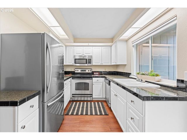 650 Sw MEADOW Dr 117, Beaverton, OR 97006