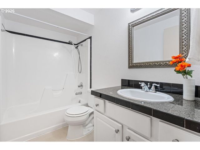 650 Sw MEADOW Dr 117, Beaverton, OR 97006