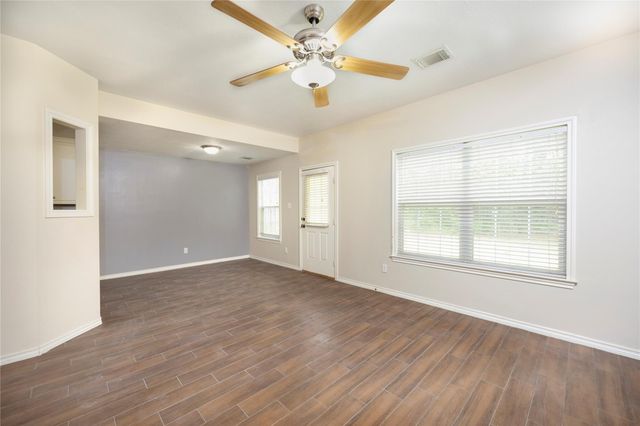 100 Artesian Way, New Caney, TX 77357