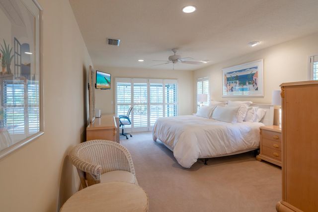 13 Balfour Road W, Palm Beach Gardens, FL 33418