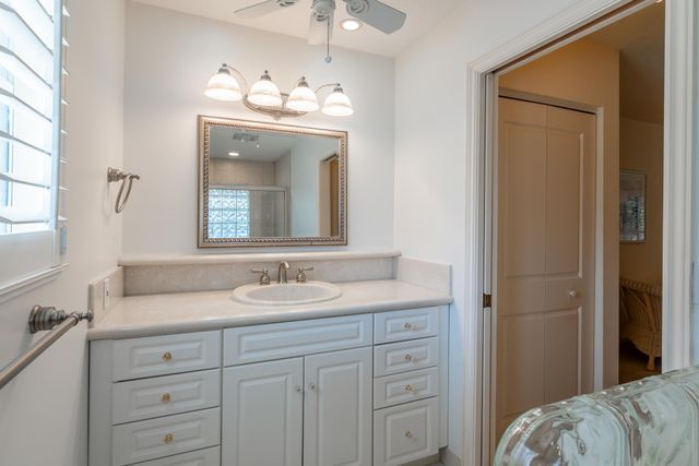 13 Balfour Road W, Palm Beach Gardens, FL 33418