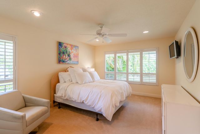13 Balfour Road W, Palm Beach Gardens, FL 33418