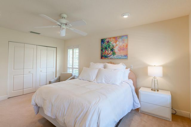 13 Balfour Road W, Palm Beach Gardens, FL 33418