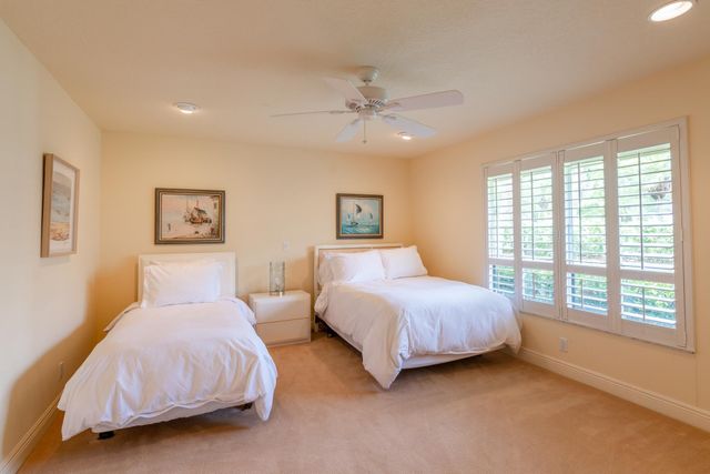 13 Balfour Road W, Palm Beach Gardens, FL 33418