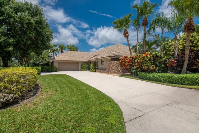 13 Balfour Road W, Palm Beach Gardens, FL 33418