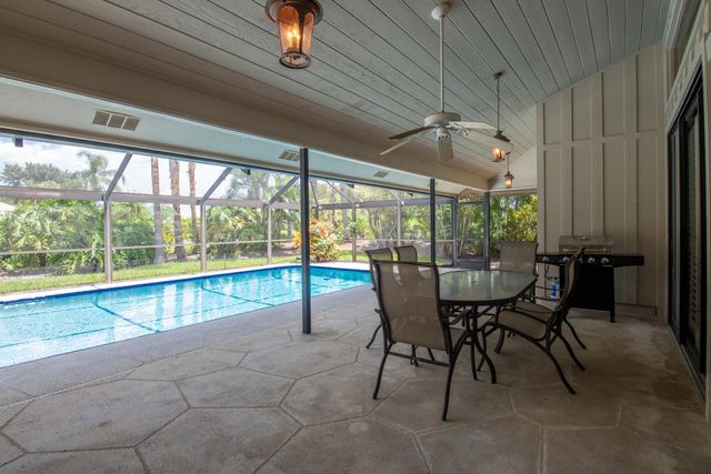 13 Balfour Road W, Palm Beach Gardens, FL 33418